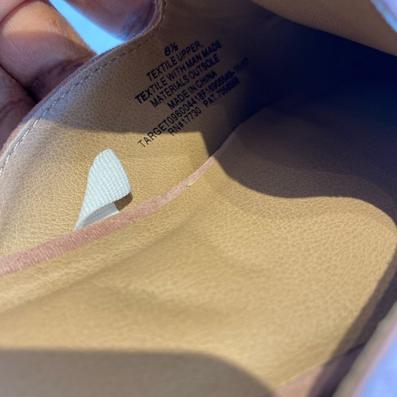 And eawy blush pink size 8.5 slip on… - Picture 5 of 5